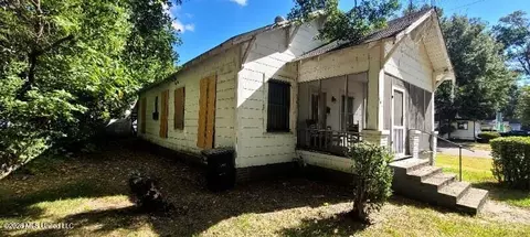 Exterior - 302 W 2nd St, Leland, MS 38756 photo 1 of 2