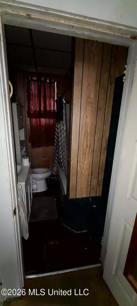 Bath - 302 W 2nd St, Leland, MS 38756 photo 1 of 1