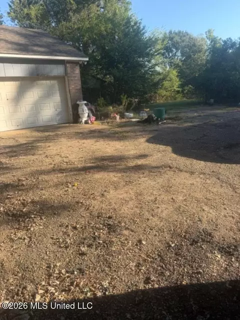 Exterior - 2864 Mcduf Mcduffee Rd, Clinton, MS 39056 photo 4 of 7