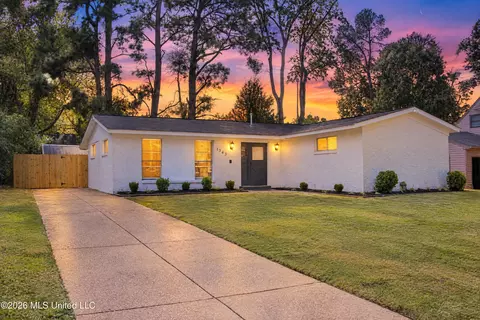 1343 Vicksburg Dr, Southaven, MS 38671