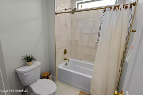 Bath - 119 E 5th St, Long Beach, MS 39560 photo 6 of 6