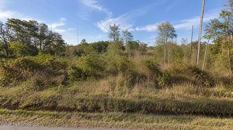 41 Catalina St, Waveland, MS 39576