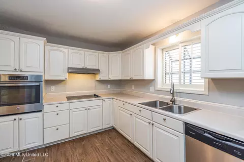 Kitchen - 468 Pine Ridge Dr, Madison, MS 39110 photo 1 of 2
