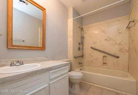 Bath - 468 Pine Ridge Dr, Madison, MS 39110 photo 2 of 3