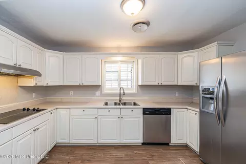 Kitchen - 468 Pine Ridge Dr, Madison, MS 39110 photo 2 of 2