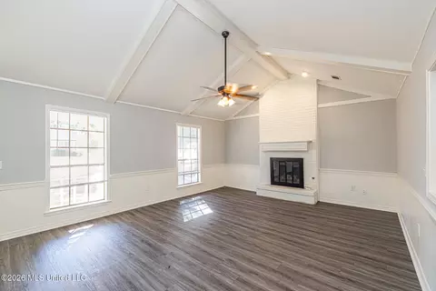 Living - 468 Pine Ridge Dr, Madison, MS 39110 photo 2 of 2
