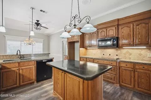 Kitchen - 1150 Green Gable Pl, Terry, MS 39170 photo 2 of 4