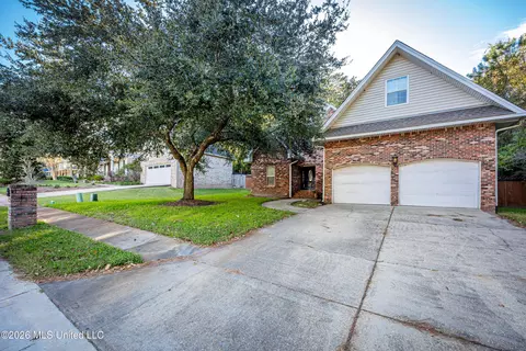 809 Magnolia Bayou Blvd, Ocean Springs, MS 39564