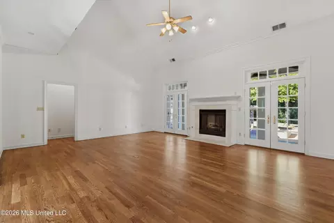 Living - 193 E Crockett Loop, Hernando, MS 38632 photo 2 of 7
