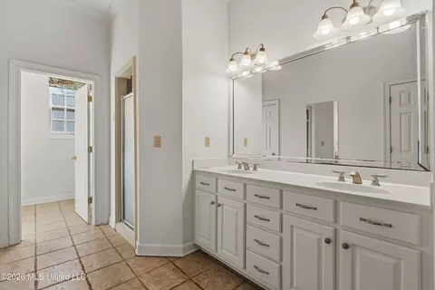 Bath - 193 E Crockett Loop, Hernando, MS 38632 photo 1 of 5