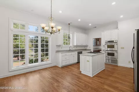 Kitchen - 193 E Crockett Loop, Hernando, MS 38632 photo 1 of 4