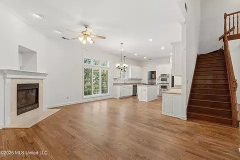 Living - 193 E Crockett Loop, Hernando, MS 38632 photo 5 of 7