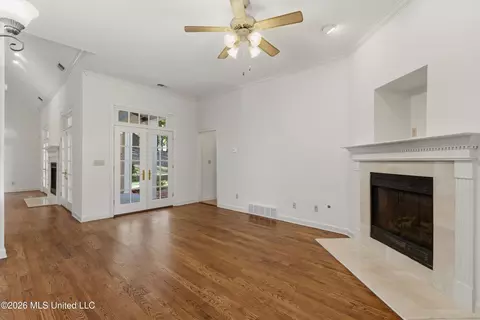 Living - 193 E Crockett Loop, Hernando, MS 38632 photo 6 of 7