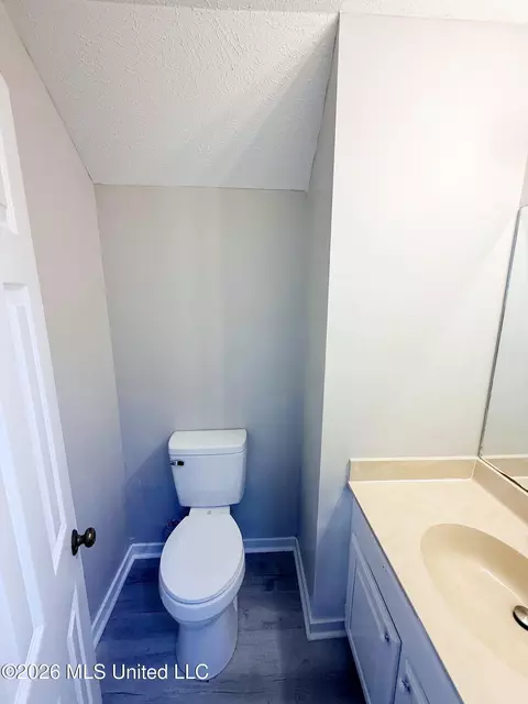 Bath - 24 Greenwing Ct, Jackson, MS 39211 photo 1 of 4