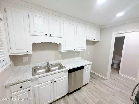 Kitchen - 24 Greenwing Ct, Jackson, MS 39211 photo 3 of 3