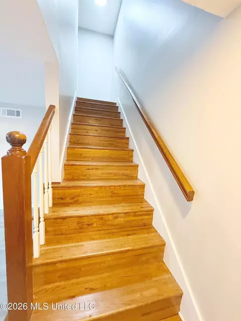 Entry Way - 24 Greenwing Ct, Jackson, MS 39211 photo 1 of 2