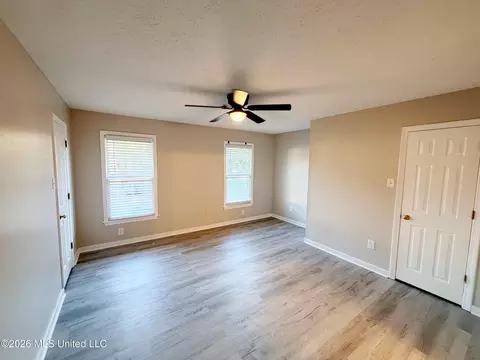 Living - 24 Greenwing Ct, Jackson, MS 39211 photo 5 of 5