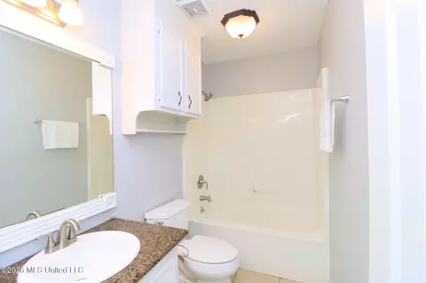 Bath - 449 Riverbend Dr, Byram, MS 39272 photo 5 of 6