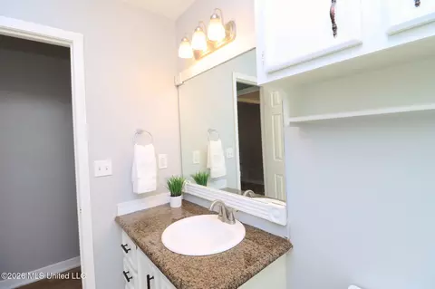 Bath - 449 Riverbend Dr, Byram, MS 39272 photo 4 of 6