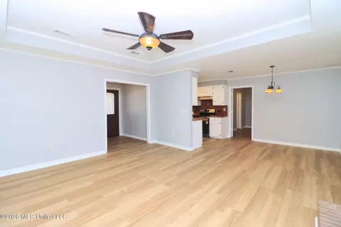 Living - 449 Riverbend Dr, Byram, MS 39272 photo 4 of 5
