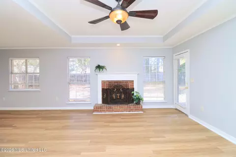 Living - 449 Riverbend Dr, Byram, MS 39272 photo 2 of 5