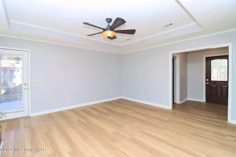 Living - 449 Riverbend Dr, Byram, MS 39272 photo 1 of 5