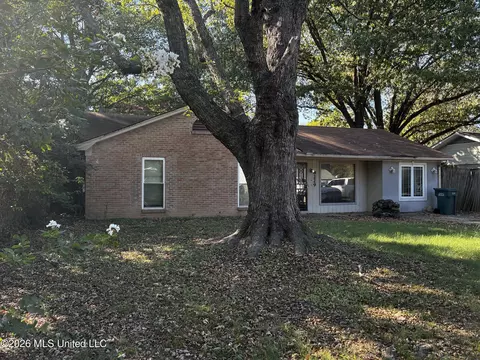 8229 Pinebrook Dr, Southaven, MS 38671