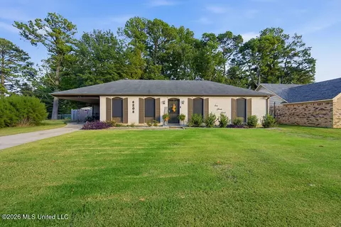 8208 Chesterfield Dr, Southaven, MS 38671