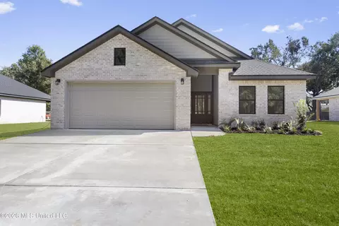 1612 Deer St, Ocean Springs, MS 39564