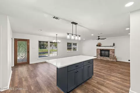 Living - 2 Dana Cir, Long Beach, MS 39560 photo 2 of 5