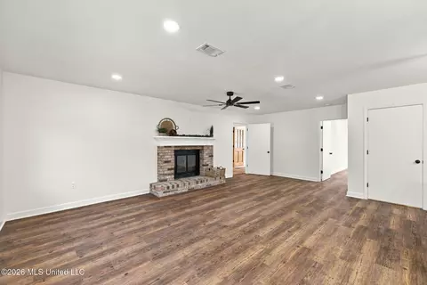 Living - 2 Dana Cir, Long Beach, MS 39560 photo 4 of 5