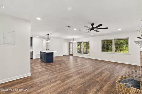 Living - 2 Dana Cir, Long Beach, MS 39560 photo 3 of 5