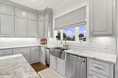 Kitchen - 220 Port Arbor, Brandon, MS 39047 photo 3 of 7