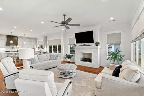 Living - 220 Port Arbor, Brandon, MS 39047 photo 4 of 4