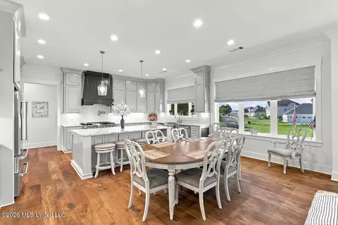 Dining - 220 Port Arbor, Brandon, MS 39047 photo 2 of 2