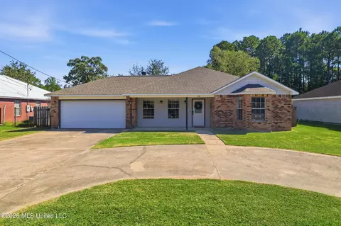 3208 Beachview Dr, Ocean Springs, MS 39564