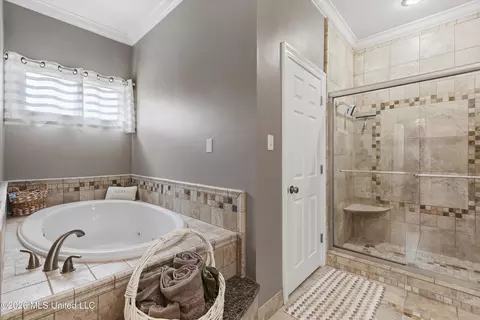 Bath - 8083 Windersgate Dr, Olive Branch, MS 38654 photo 2 of 4