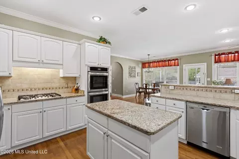 Kitchen - 8083 Windersgate Dr, Olive Branch, MS 38654 photo 3 of 4