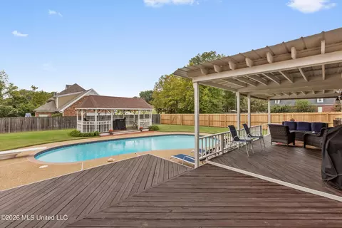 Exterior - 8083 Windersgate Dr, Olive Branch, MS 38654 photo 6 of 9