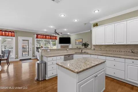 Kitchen - 8083 Windersgate Dr, Olive Branch, MS 38654 photo 4 of 4