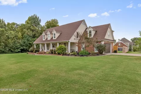 Exterior - 8083 Windersgate Dr, Olive Branch, MS 38654 photo 4 of 9