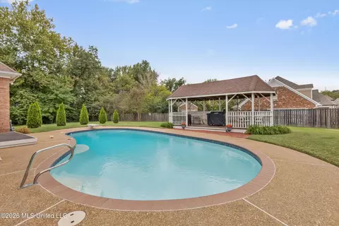 Exterior - 8083 Windersgate Dr, Olive Branch, MS 38654 photo 7 of 9