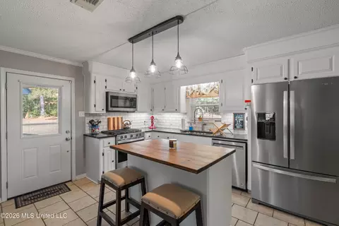 Kitchen - 689 Silver Ln, Brookhaven, MS 39601 photo 1 of 5
