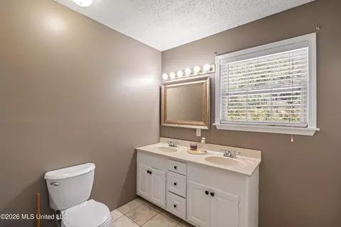 Bath - 689 Silver Ln, Brookhaven, MS 39601 photo 3 of 3