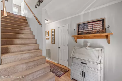 Entry Way - 689 Silver Ln, Brookhaven, MS 39601 photo 2 of 3