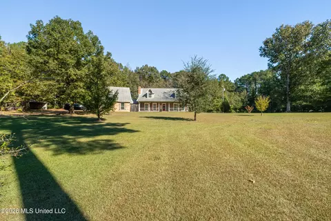 Exterior - 689 Silver Ln, Brookhaven, MS 39601 photo 4 of 9