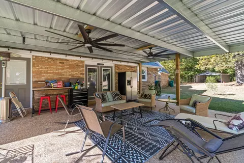 Exterior - 689 Silver Ln, Brookhaven, MS 39601 photo 6 of 9