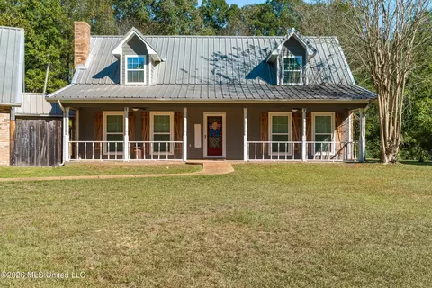 Exterior - 689 Silver Ln, Brookhaven, MS 39601 photo 2 of 9