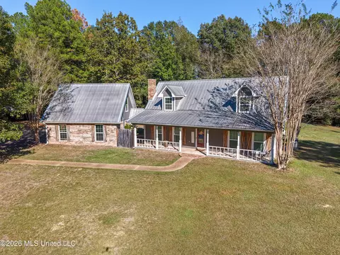 Exterior - 689 Silver Ln, Brookhaven, MS 39601 photo 3 of 9