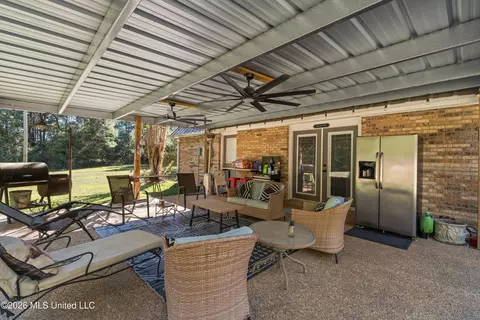 Exterior - 689 Silver Ln, Brookhaven, MS 39601 photo 5 of 9
